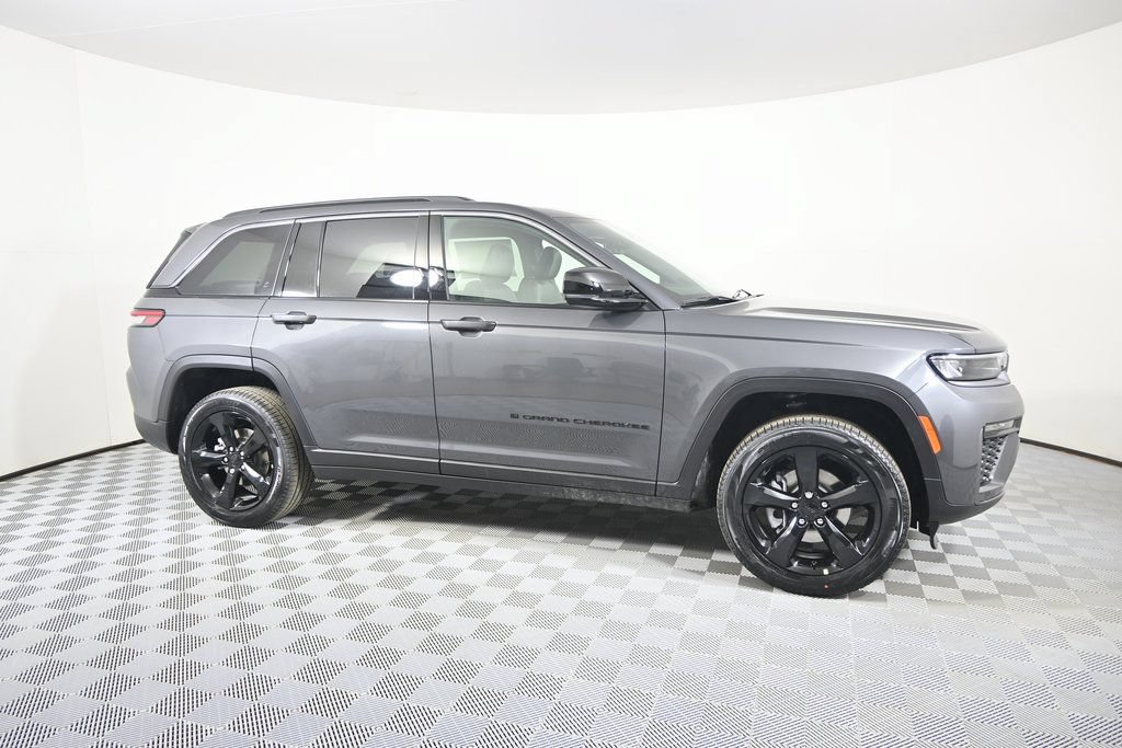 New 2026 Jeep Grand Cherokee Limited w/ Limited Altitude Package AWD/4WD image 8