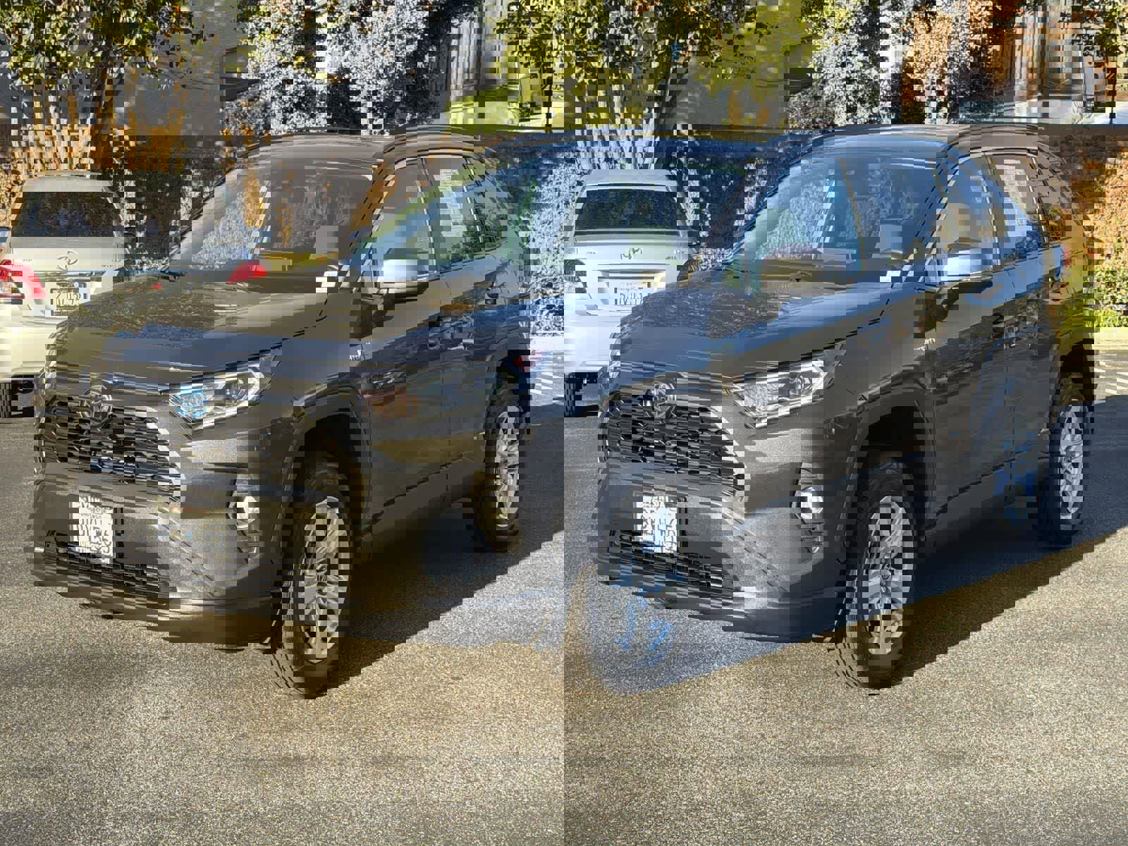 Used 2020 Toyota RAV4 XLE image 8