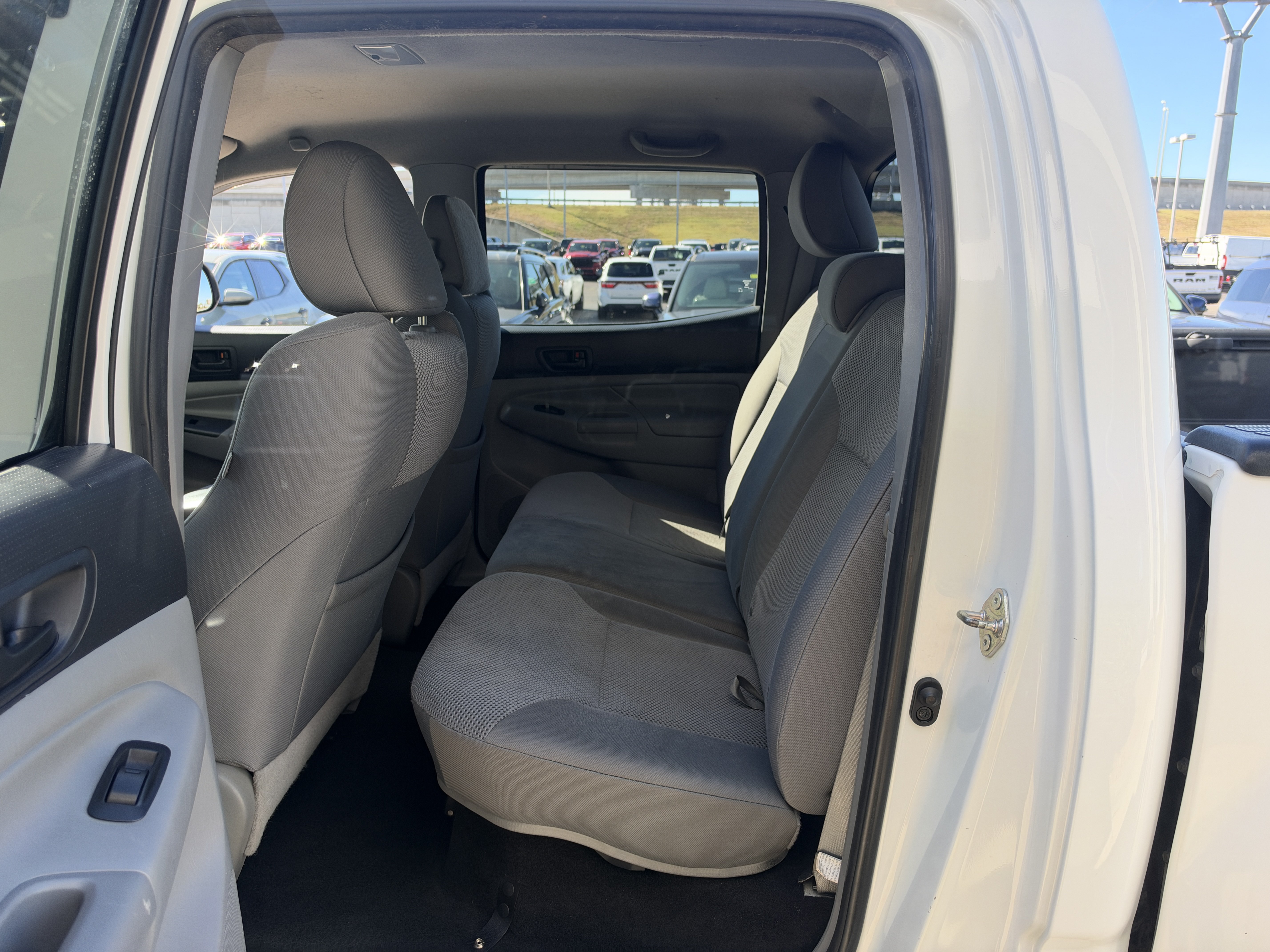 Used 2014 Toyota Tacoma 4x4 Double Cab w/ TRD Off-Road Package image 25