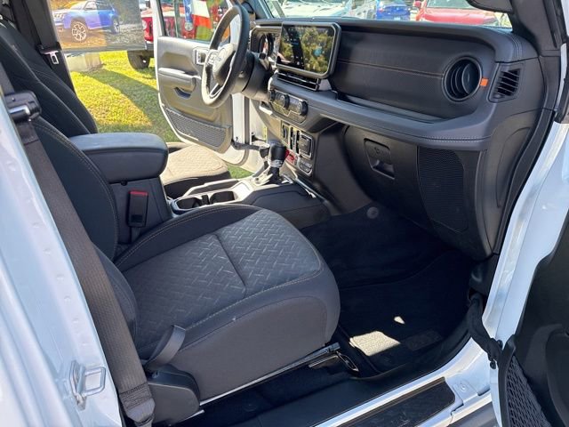 Used 2025 Jeep Gladiator Mojave w/ Convenience Group AWD/4WD image 29