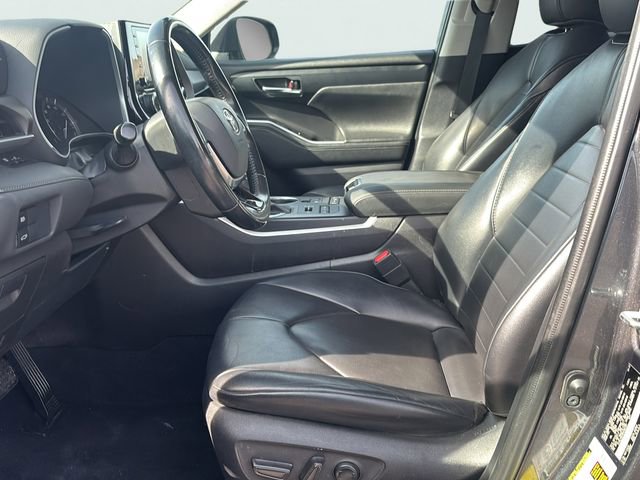 Used 2021 Toyota Highlander XLE AWD/4WD image 22