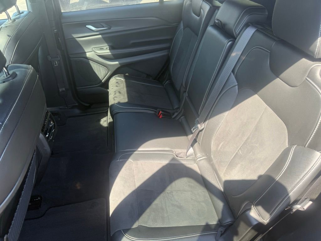 Used 2024 Jeep Grand Cherokee L Altitude AWD/4WD image 31