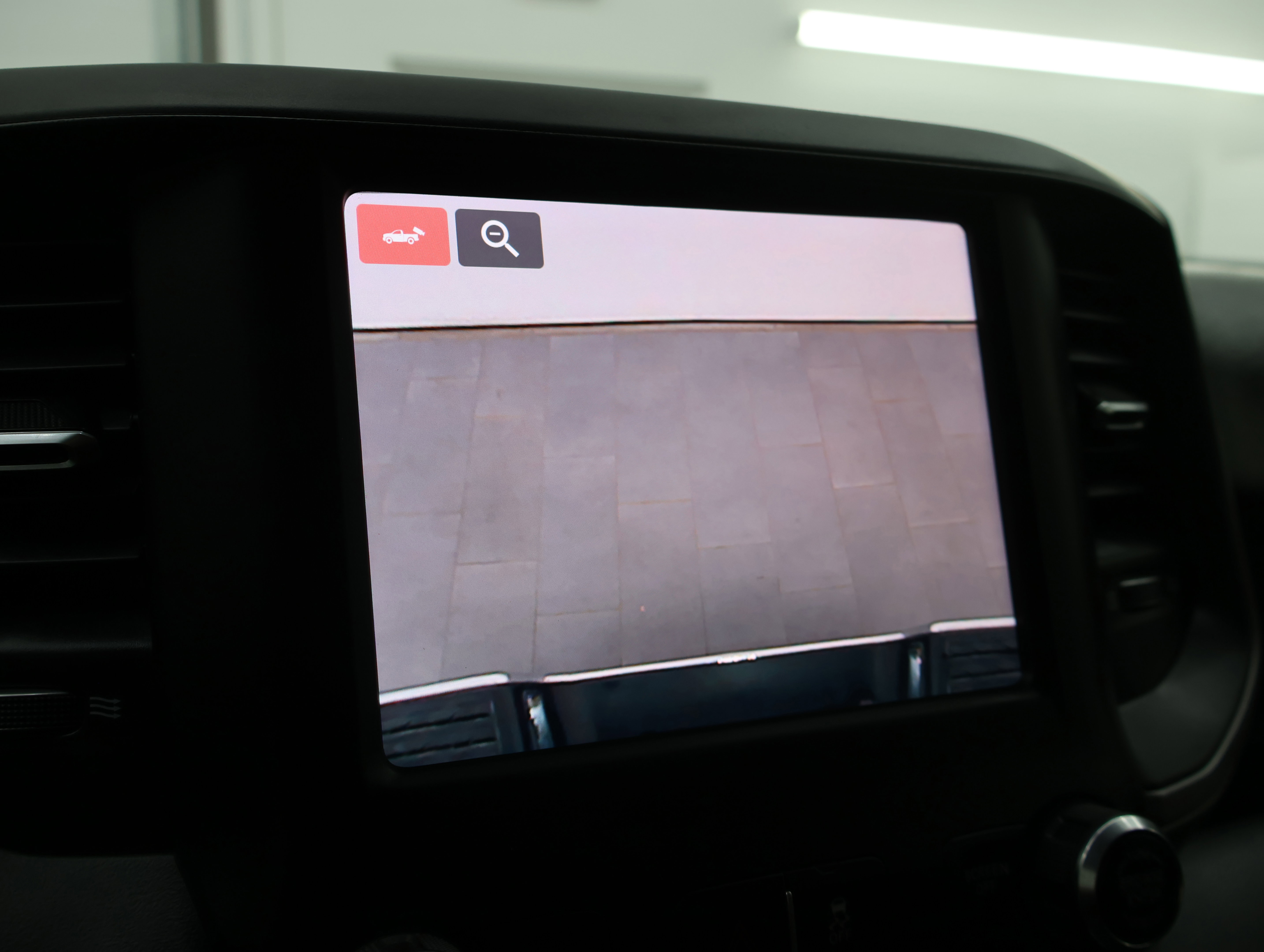 Used 2024 RAM 3500 Tradesman w/ Chrome Appearance Group AWD/4WD image 17