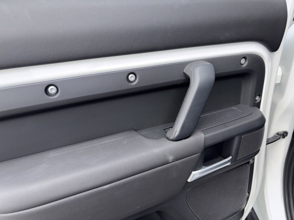 Used 2025 Land Rover Defender 110 S image 19