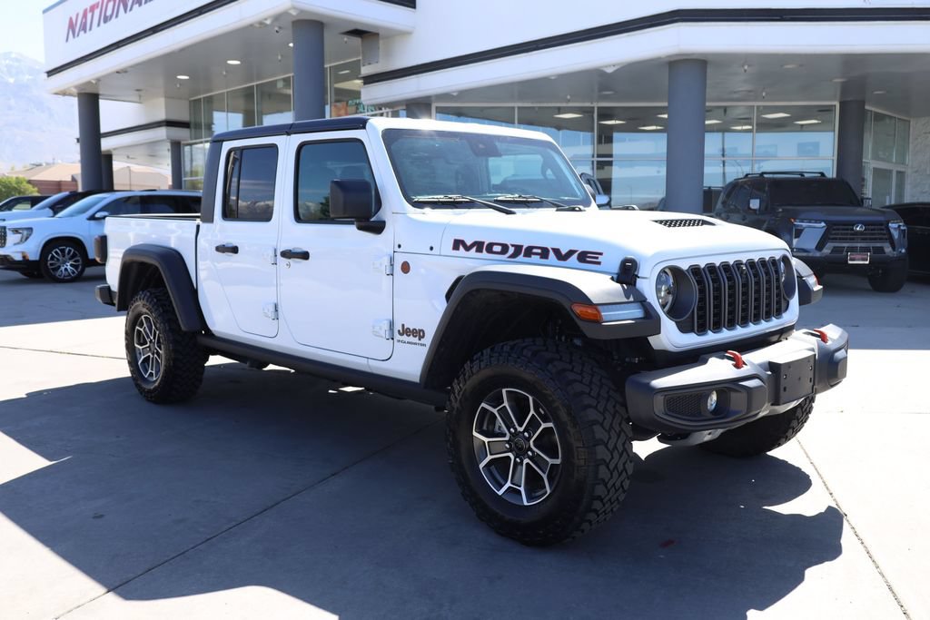 Used 2025 Jeep Gladiator Mojave w/ Convenience Group AWD/4WD image 7