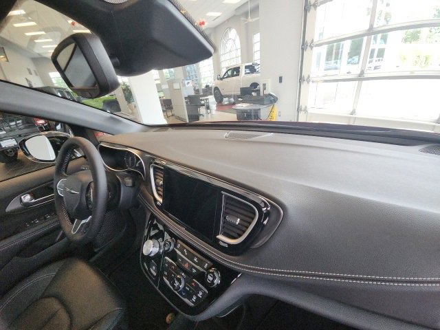New 2026 Chrysler Pacifica Select image 19