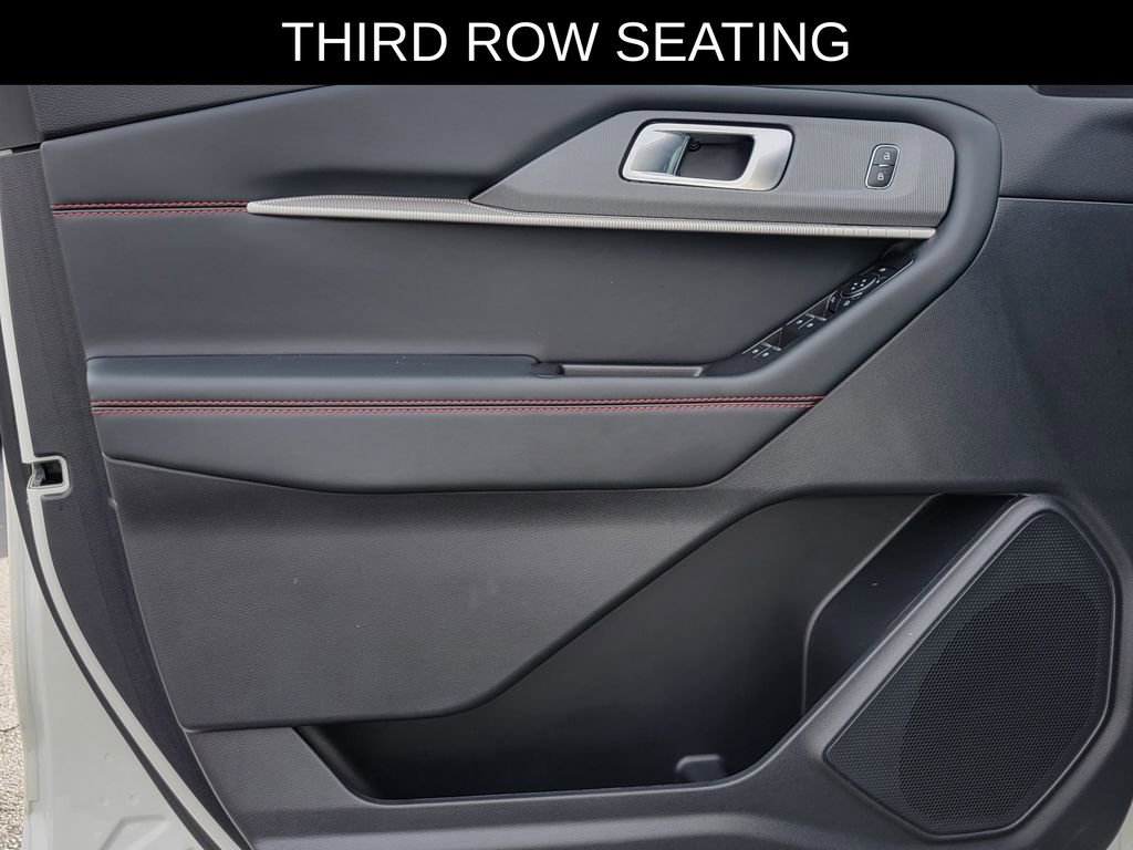Used 2025 Ford Explorer ST-Line image 18