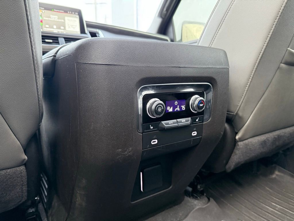 Used 2022 GMC Yukon SLT w/ SLT Premium Package image 26