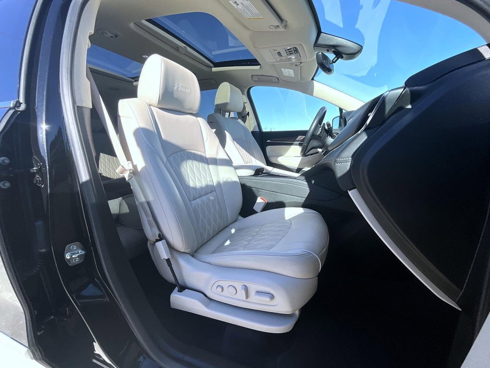 Used 2023 Buick Enclave Avenir w/ Avenir Technology Package image 16