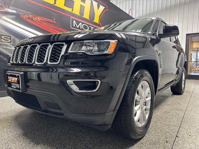 Used 2022 Jeep Grand Cherokee Laredo E AWD/4WD image 2