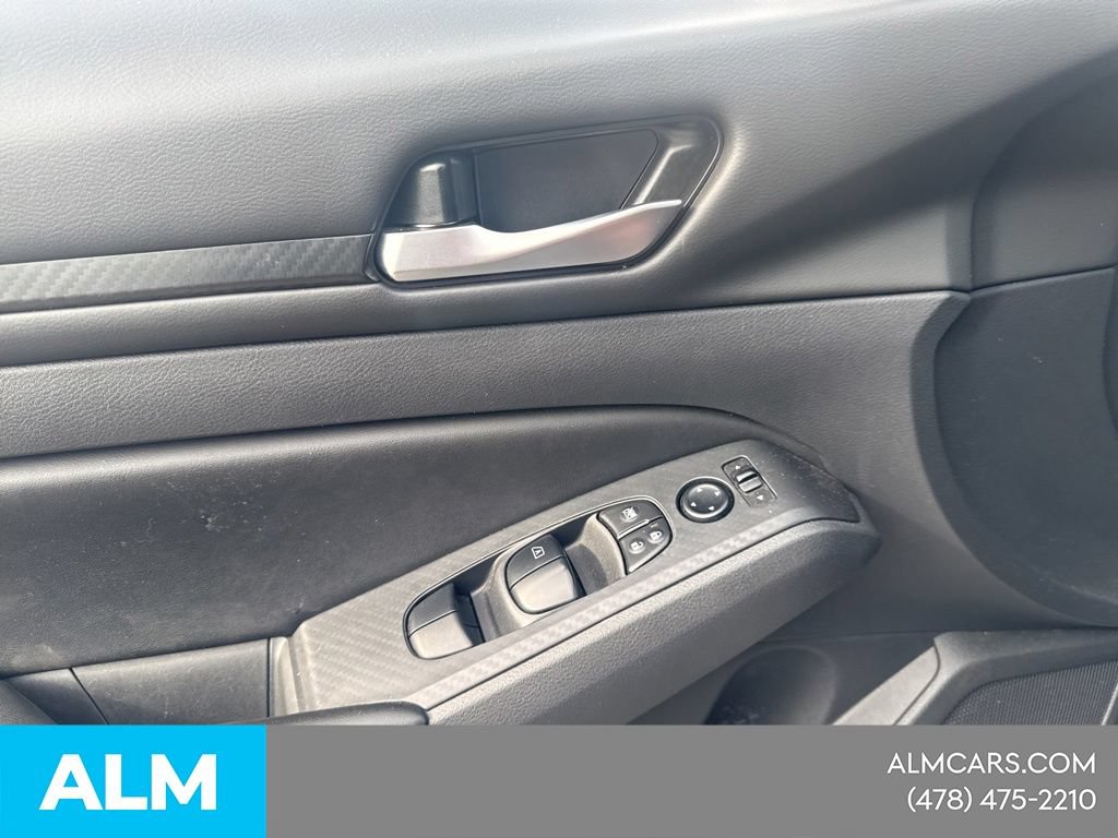 Used 2025 Nissan Altima 2.5 SV FWD image 22