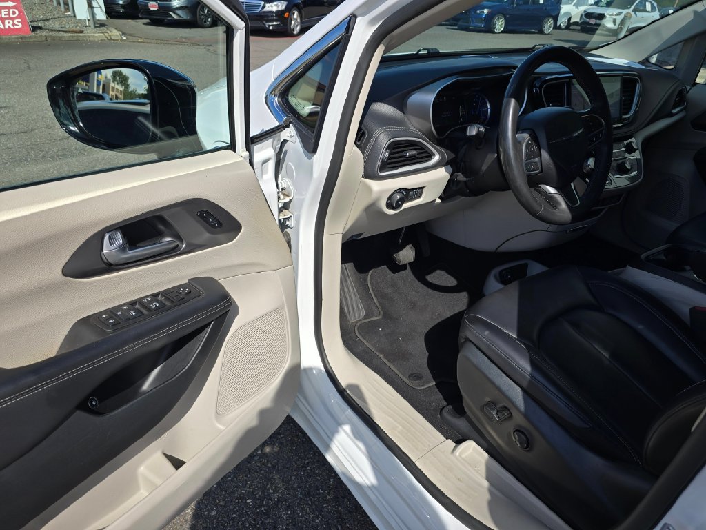 Used 2024 Chrysler Pacifica Limited FWD image 20