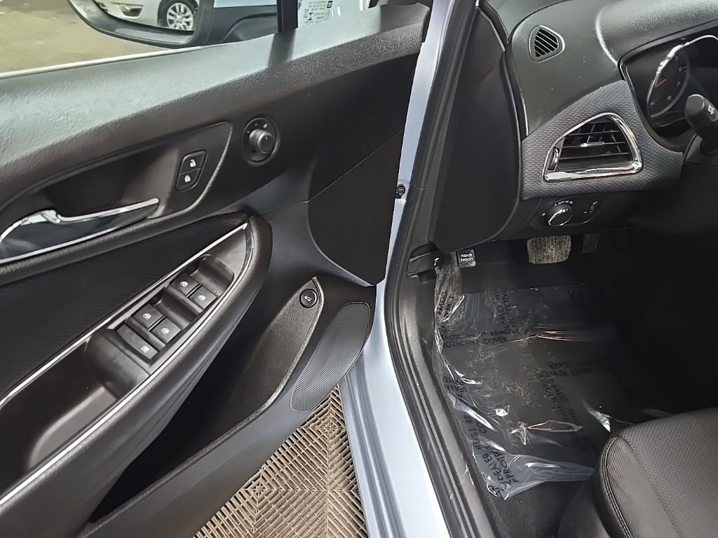 Used 2018 Chevrolet Cruze LT w/ Convenience Package image 27