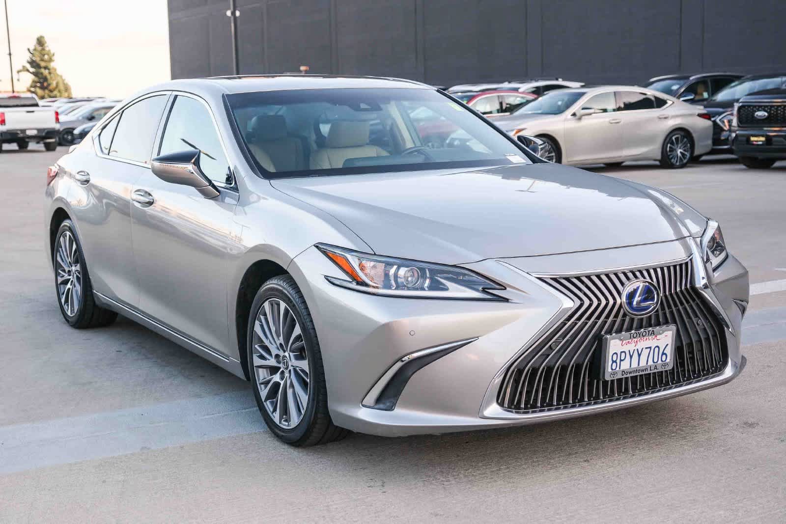 Used 2020 Lexus ES 300h w/ Premium Package FWD image 3
