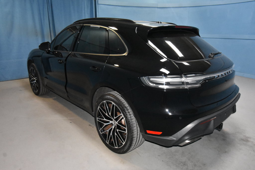 Used 2023 Porsche Macan AWD/4WD image 3