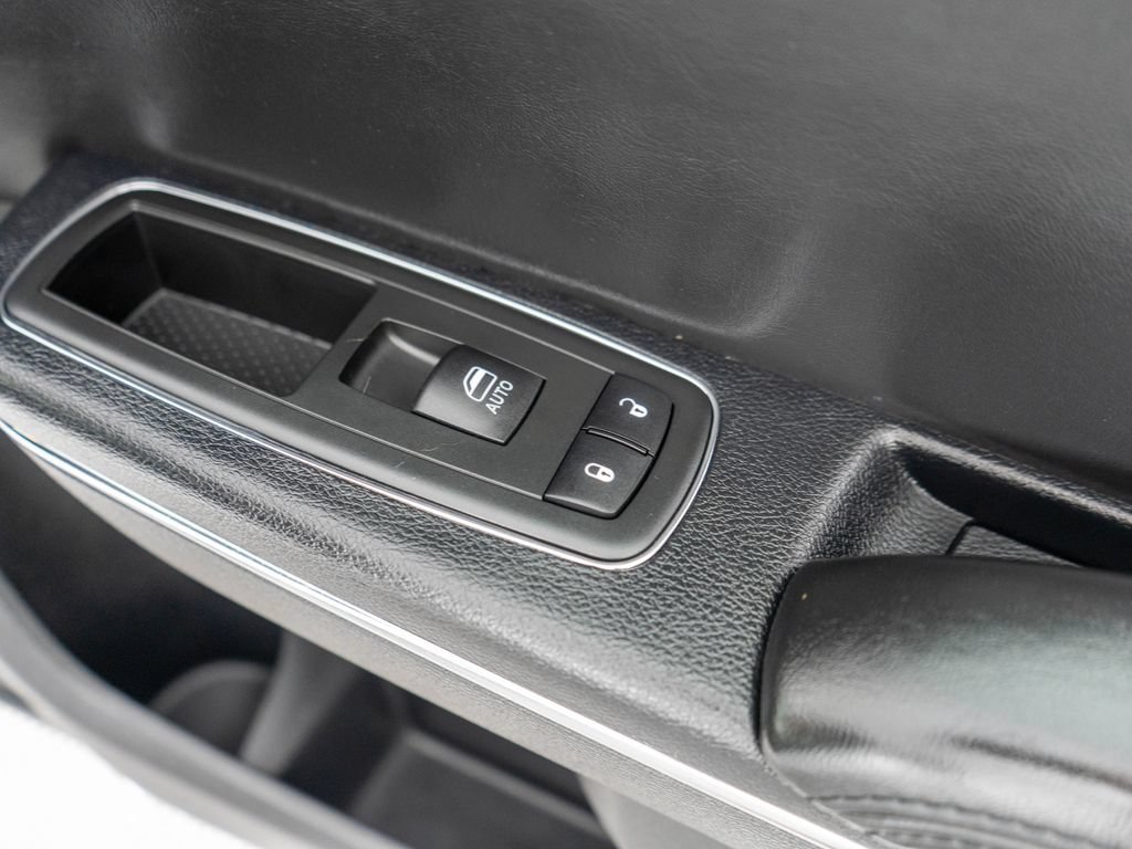 Used 2014 Dodge Charger SE RWD image 9
