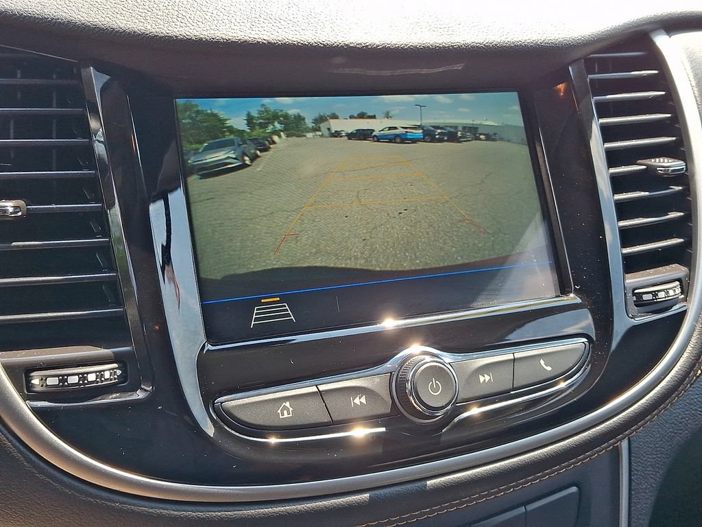 Used 2018 Chevrolet Trax LT w/ LT Convenience Package AWD/4WD image 17