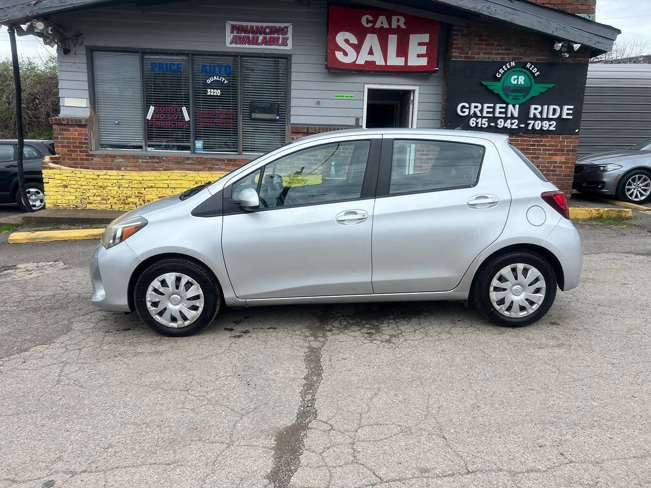 Used 2015 Toyota Yaris L image 2