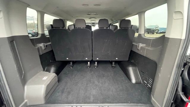 Used 2023 Ford Transit 350 XLT image 4