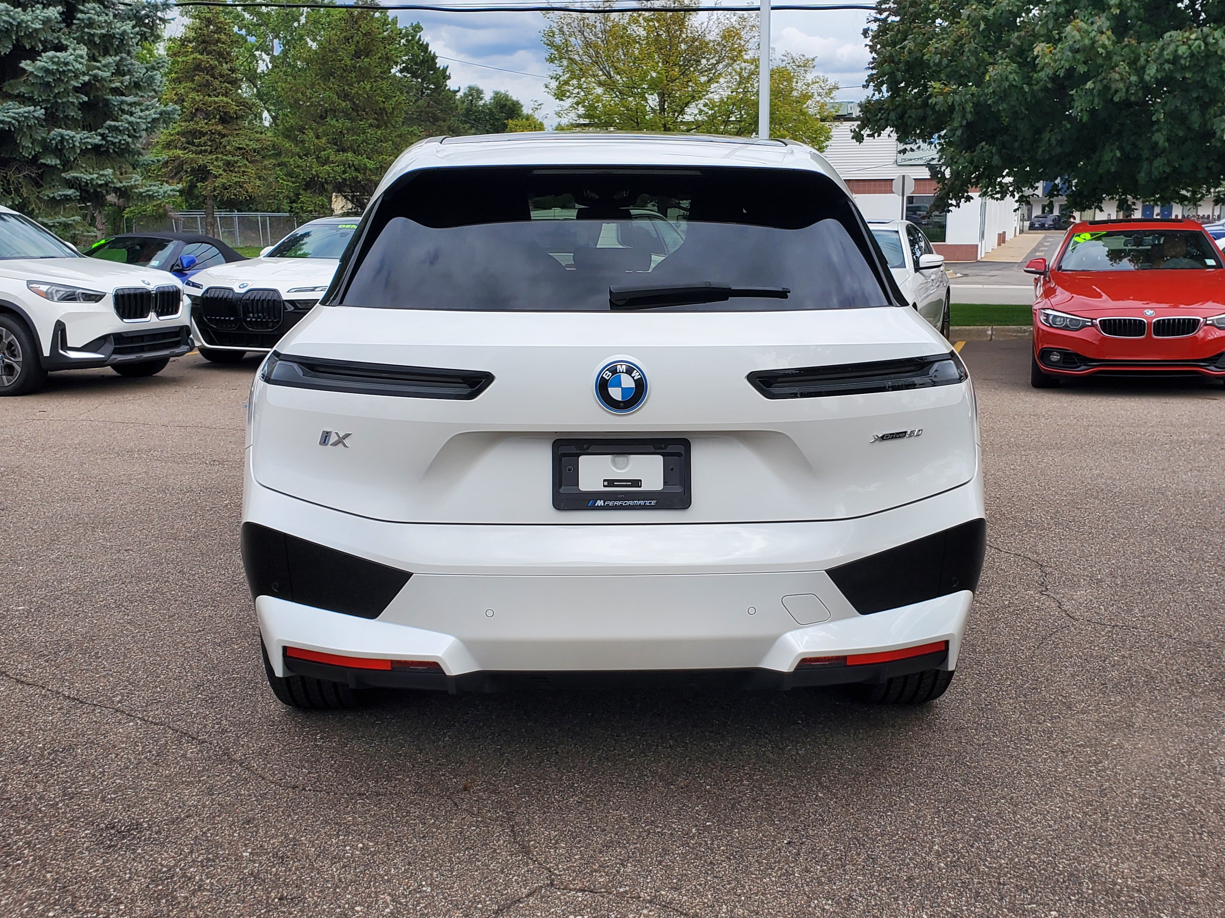 Certified 2024 BMW iX xDrive50 w/ Sport Package AWD/4WD image 4