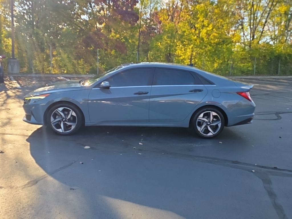 Used 2023 Hyundai Elantra Limited image 4