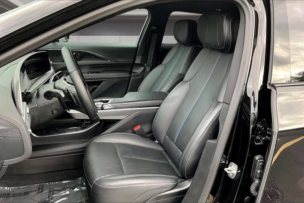 Certified 2025 Cadillac Lyriq Luxury w/ LPO, Floor Liner Package AWD/4WD image 19