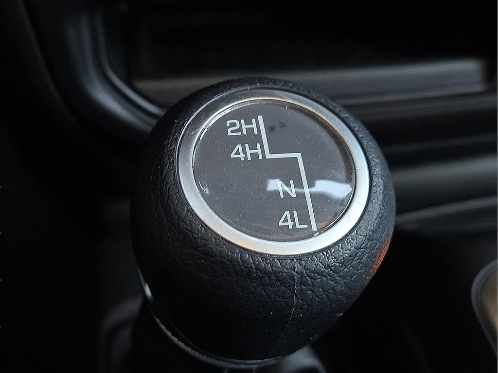 Used 2024 Jeep Wrangler Sahara image 15