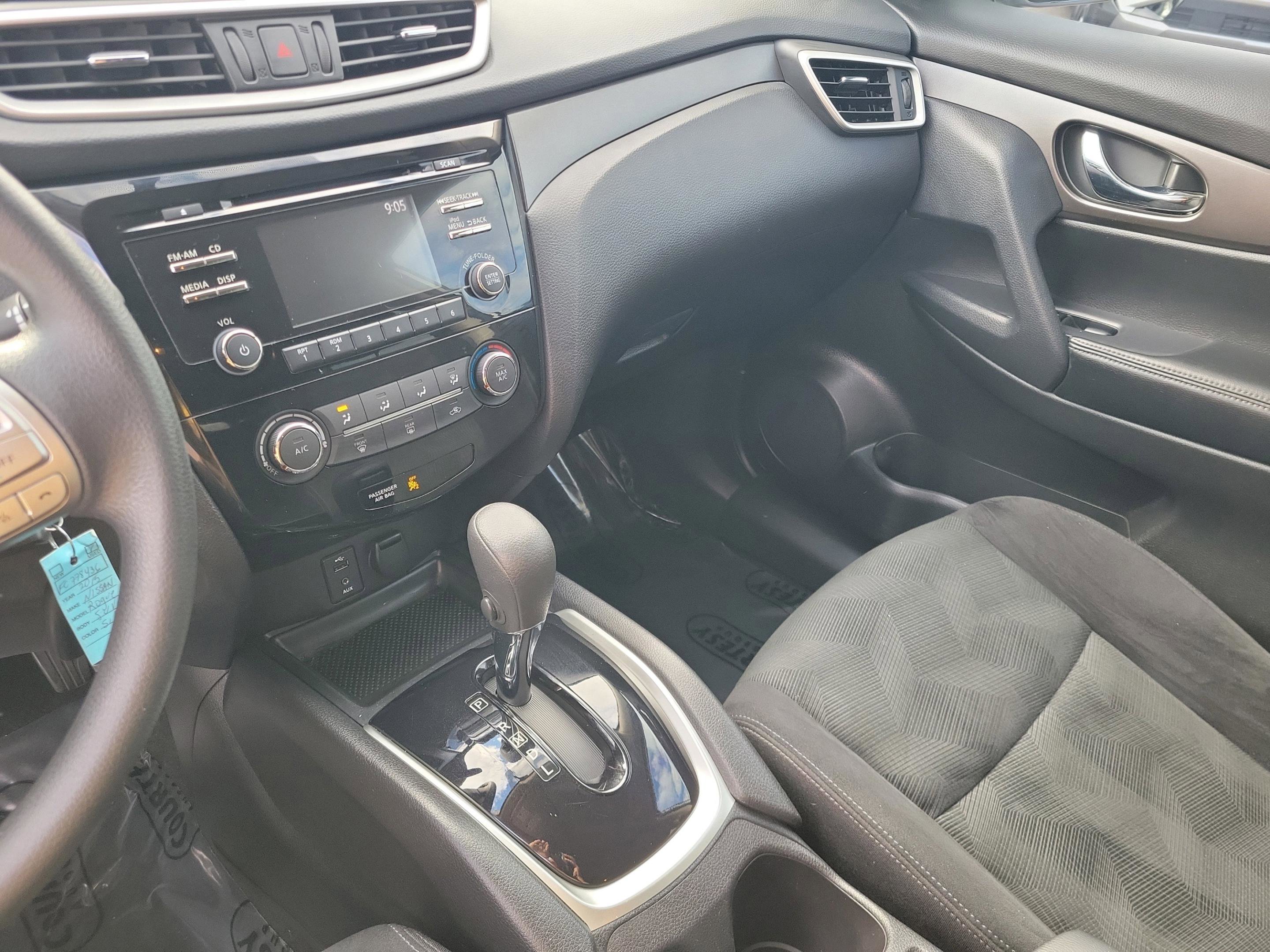 Used 2015 Nissan Rogue S w/ S Family Package image 26