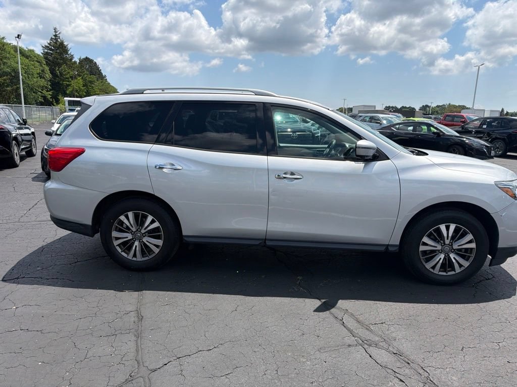 Used 2019 Nissan Pathfinder SL FWD image 5