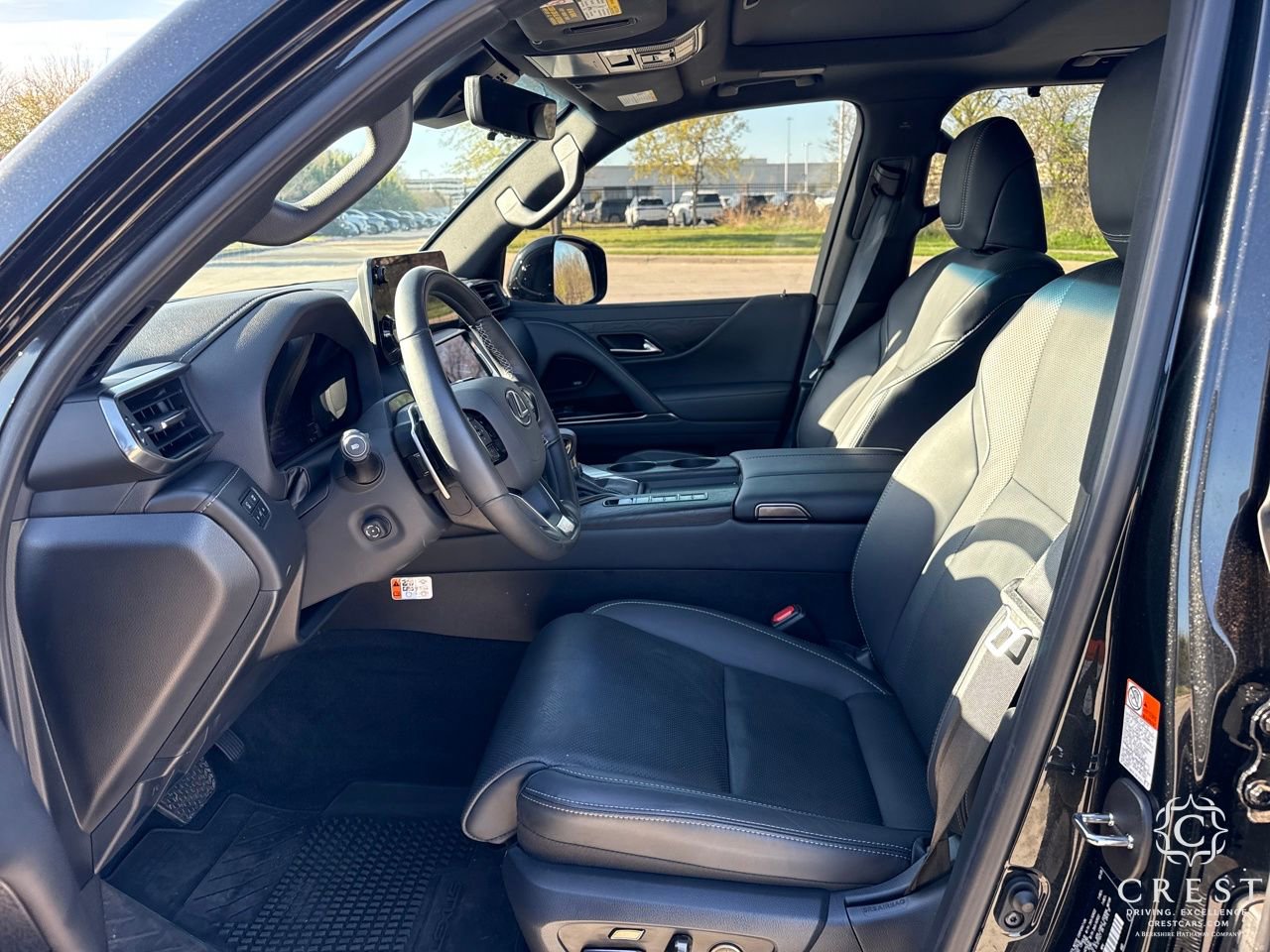 Used 2025 Lexus LX 600 4WD w/ Luxury Package image 8