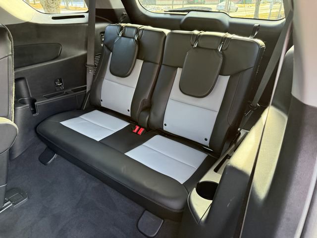 Used 2022 Ford Explorer XLT w/ Equipment Group 202A image 7