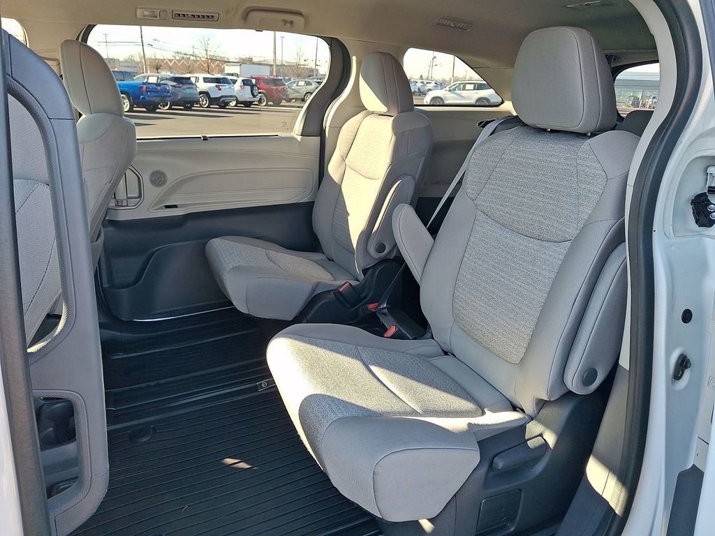 Used 2023 Toyota Sienna LE image 11