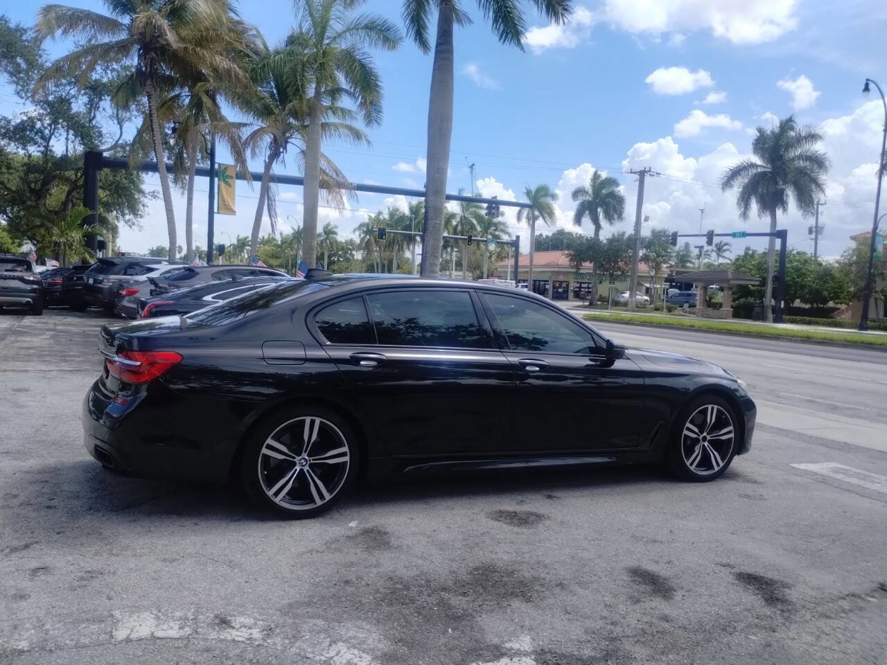 Used 2016 BMW 750i image 18