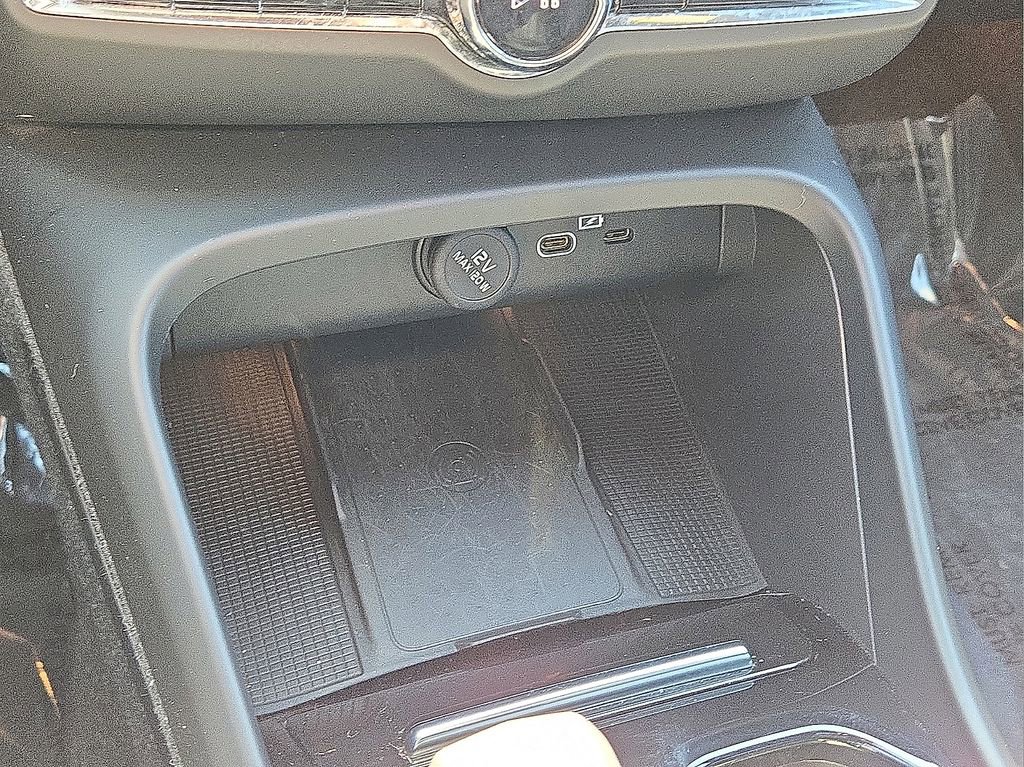 Used 2023 Volvo XC40 Recharge Plus AWD/4WD image 31