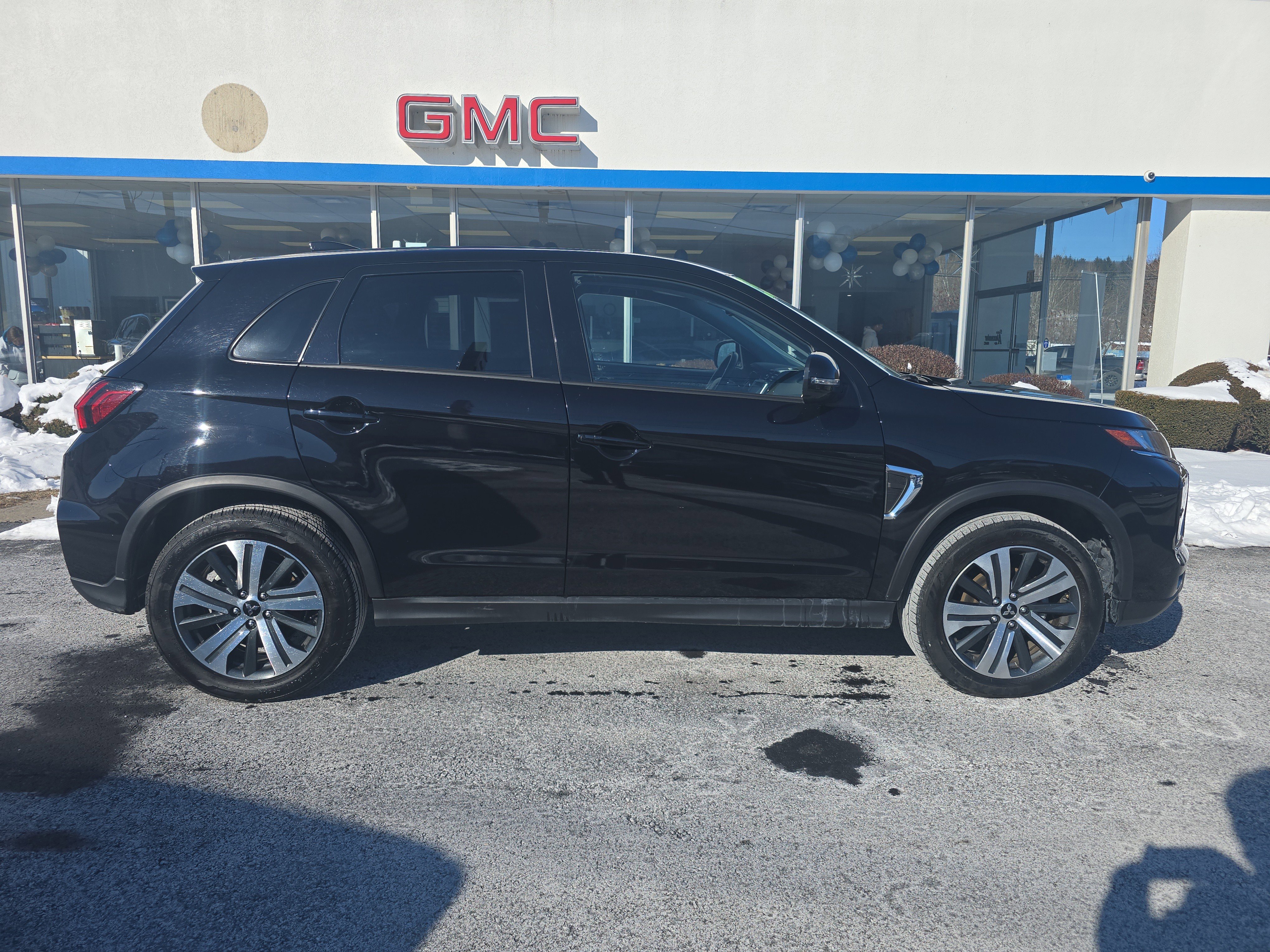 Used 2025 Mitsubishi Outlander Sport SE image 2