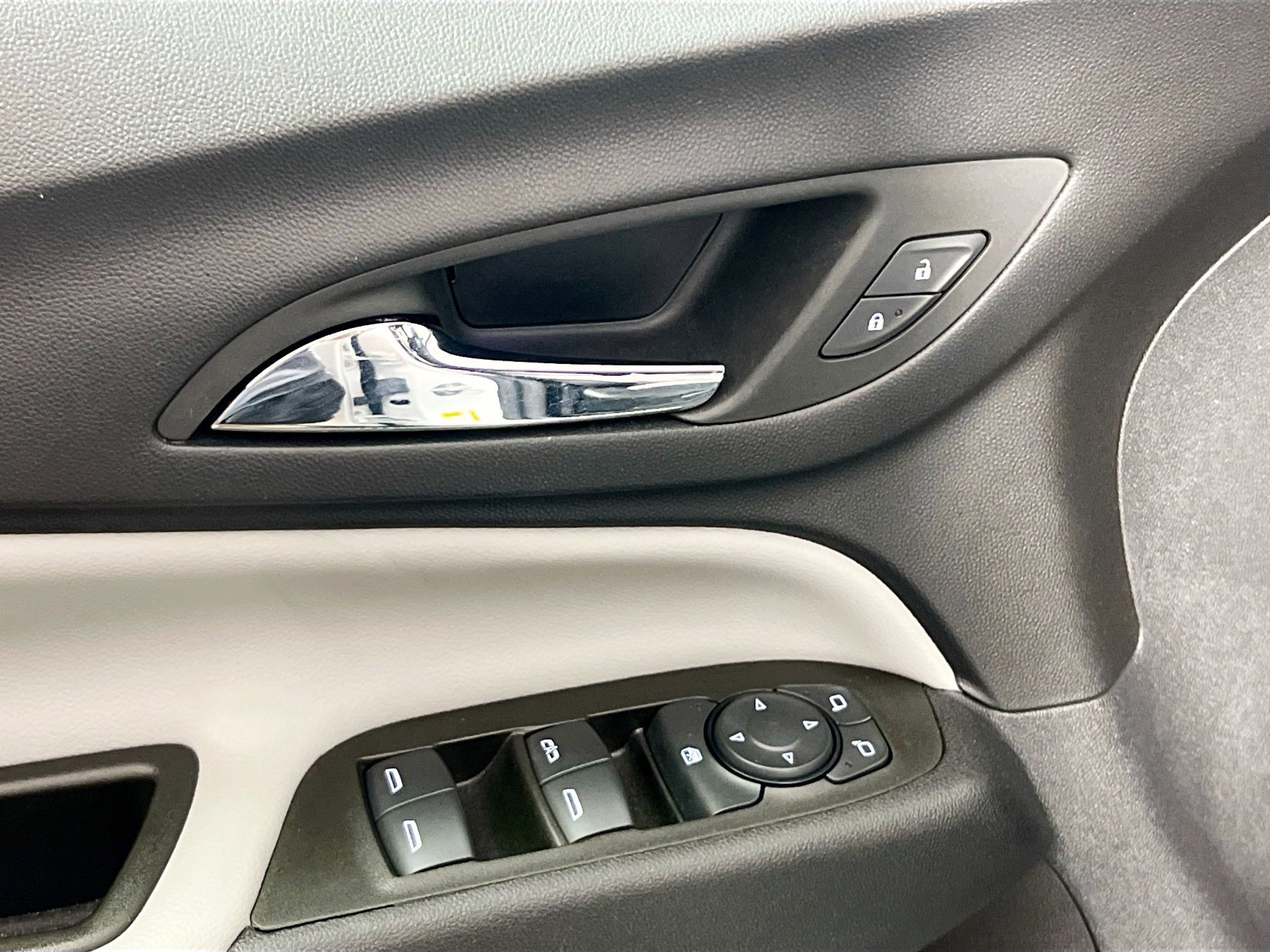 Used 2023 Chevrolet Equinox LS w/ LS Convenience Package image 16