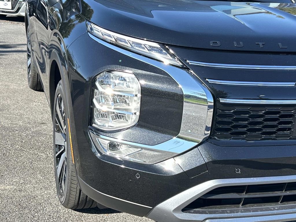New 2025 Mitsubishi Outlander SE image 9
