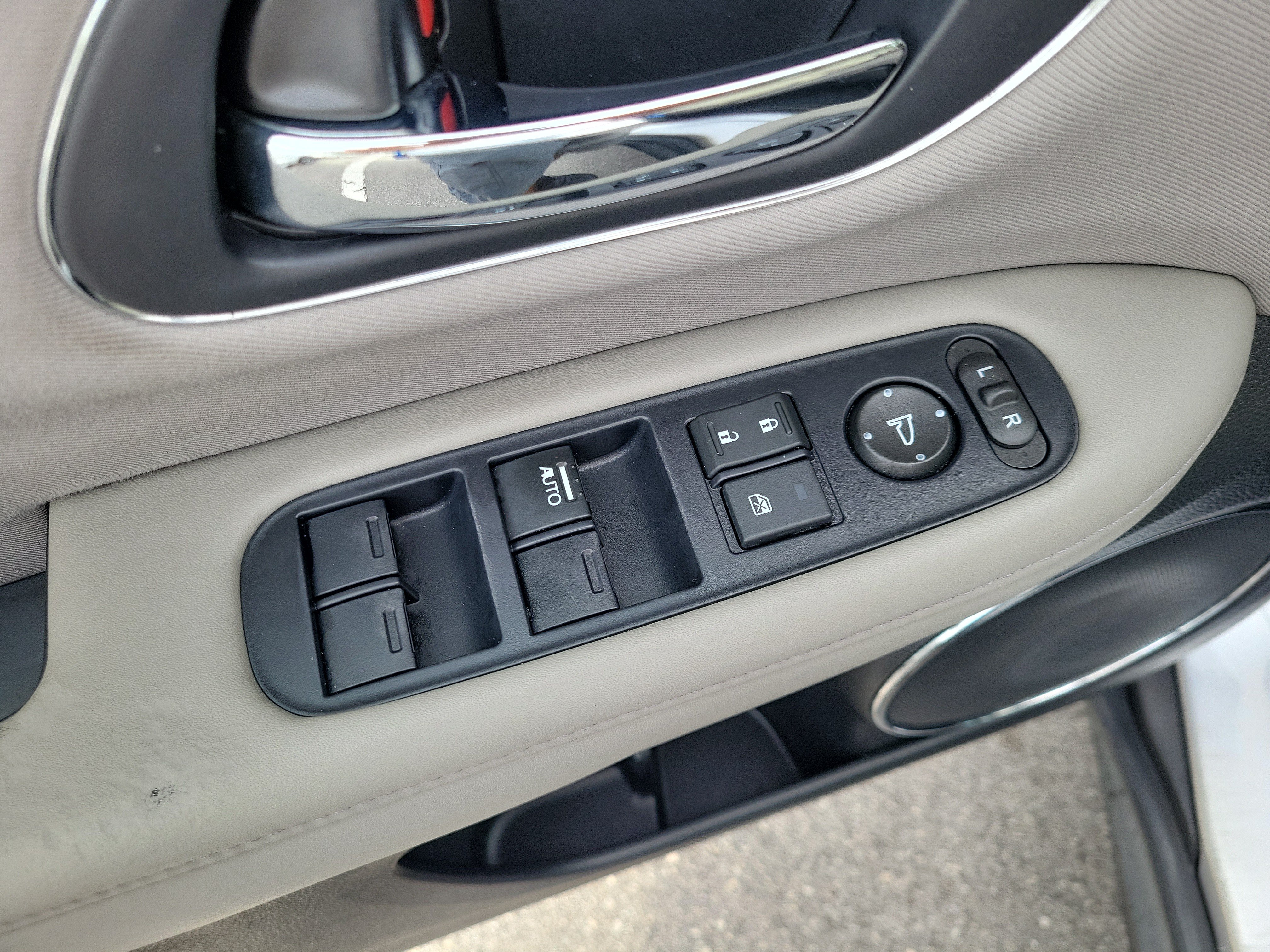 Used 2017 Honda HR-V EX image 15