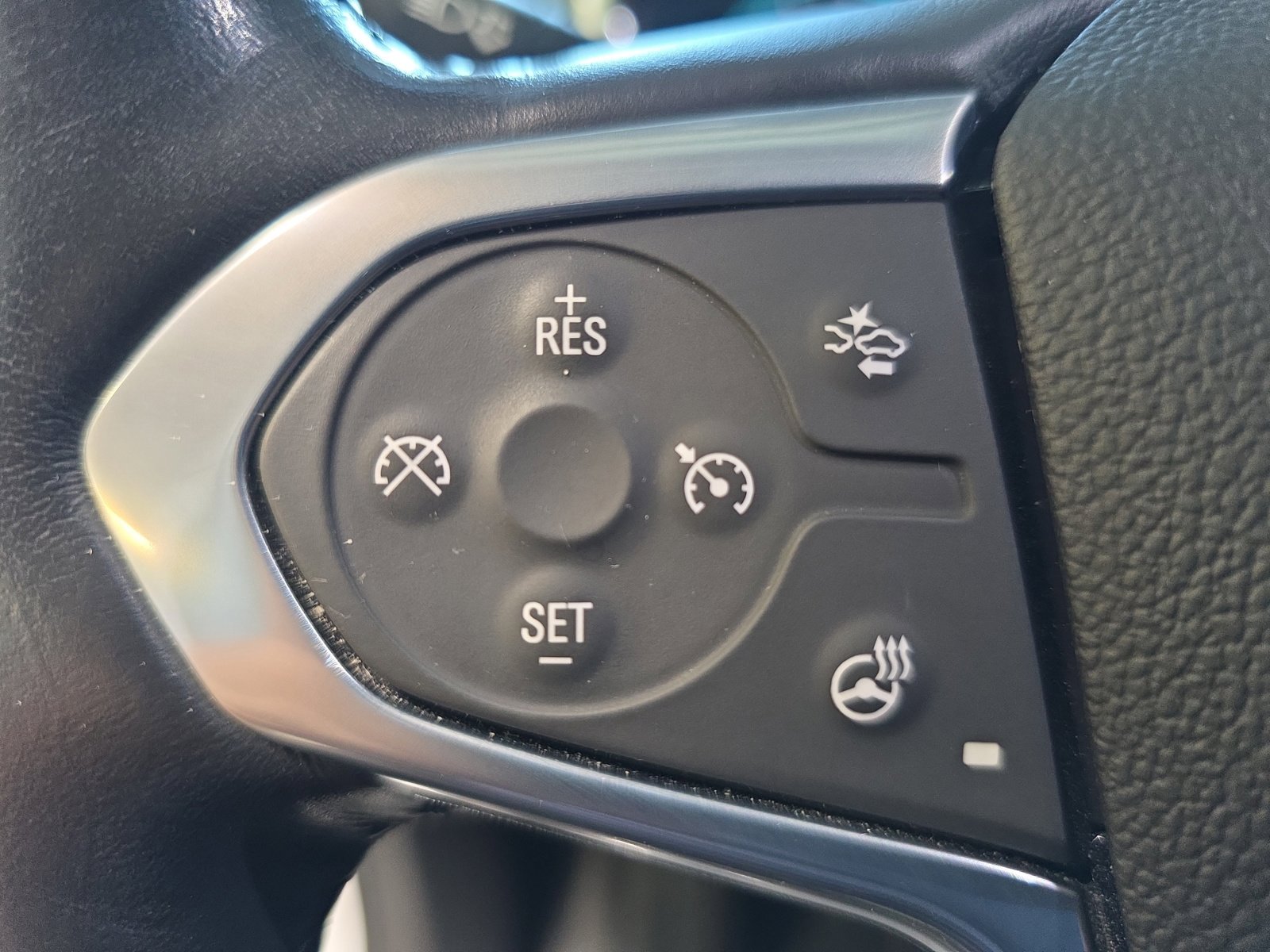 Used 2021 Chevrolet Traverse LT w/ LPO, Floor Liner Package AWD/4WD image 24
