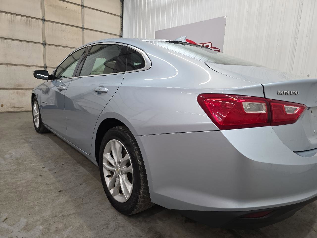Used 2018 Chevrolet Malibu LT FWD image 14