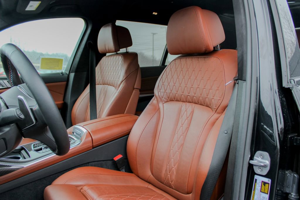 Used 2026 BMW X7 M60i image 10