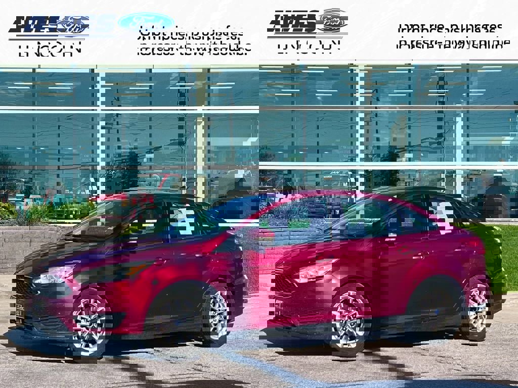 Used 2016 Ford Focus SE FWD image 1