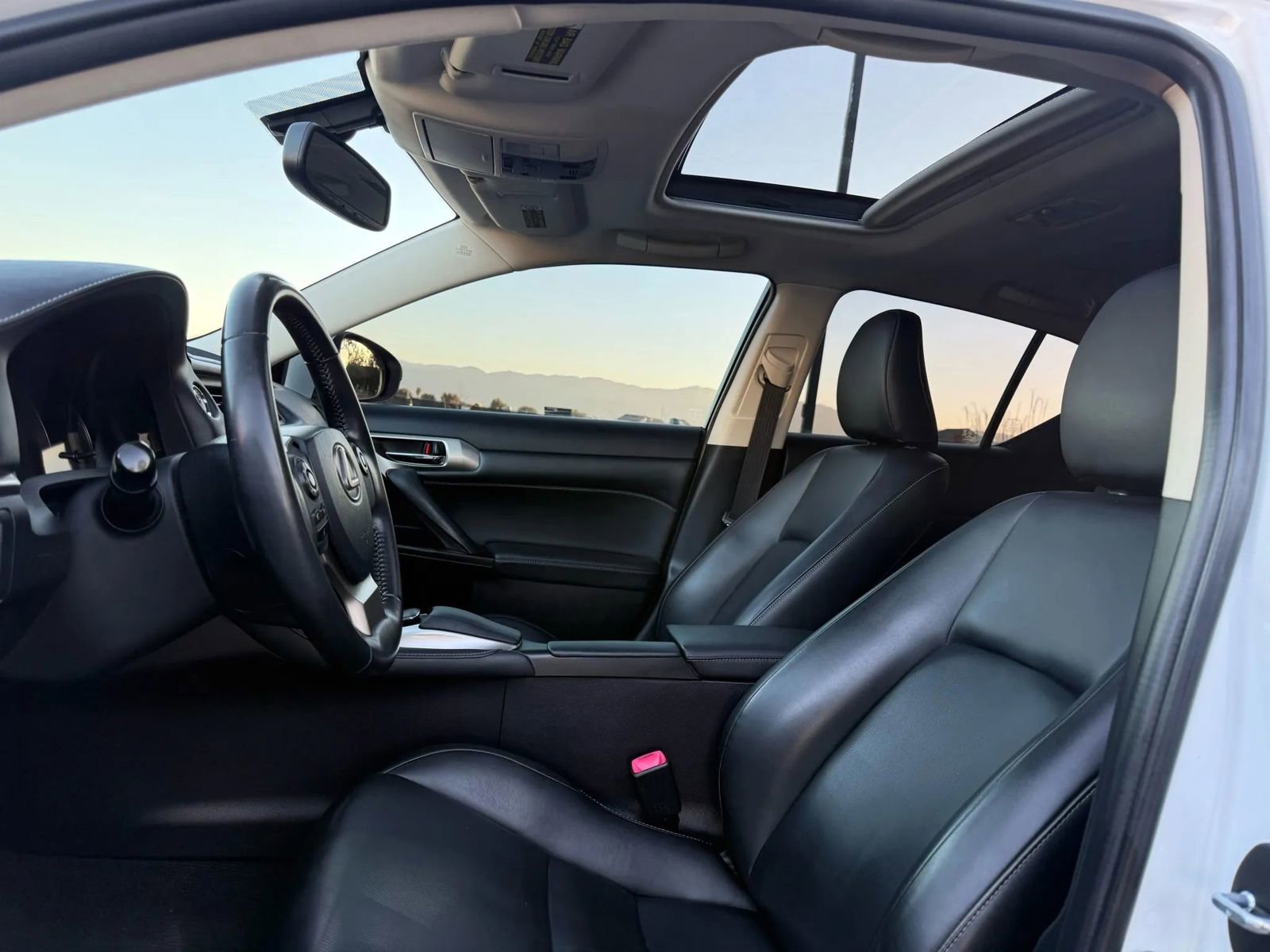 Used 2014 Lexus CT 200h Premium image 24