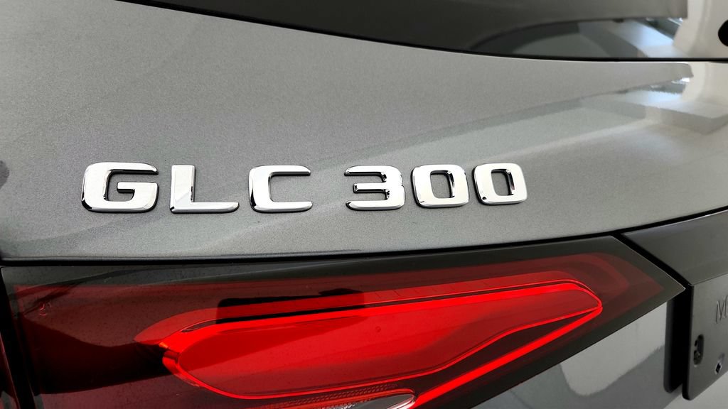 Used 2023 Mercedes-Benz GLC 300 4MATIC image 13