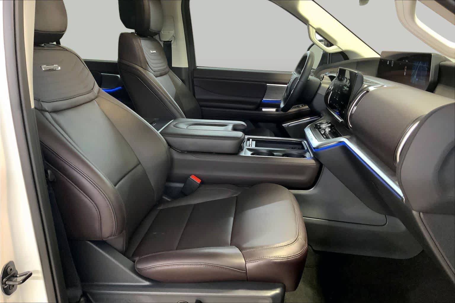 Used 2026 Ford Expedition Platinum w/ Platinum Ultimate Package AWD/4WD image 8