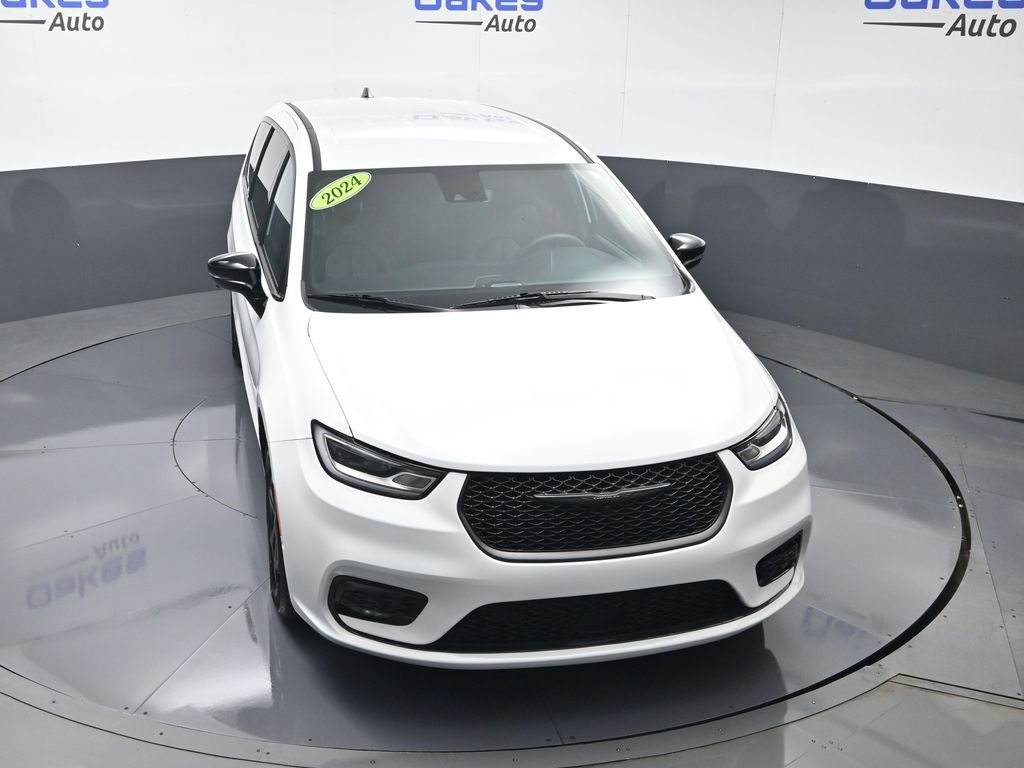 Used 2024 Chrysler Pacifica Select image 48