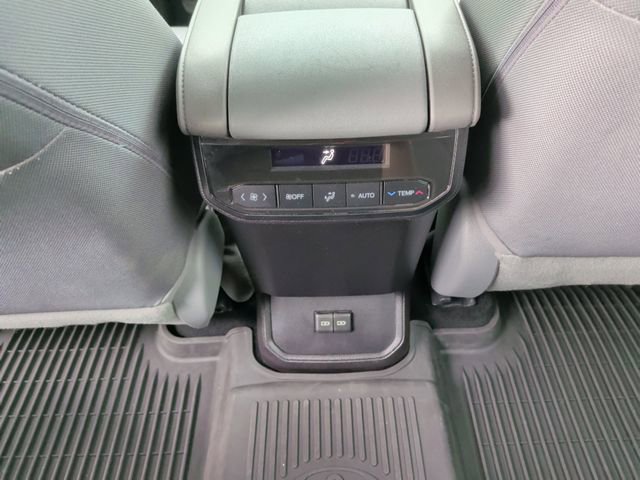 Used 2022 Toyota Highlander LE AWD/4WD image 34