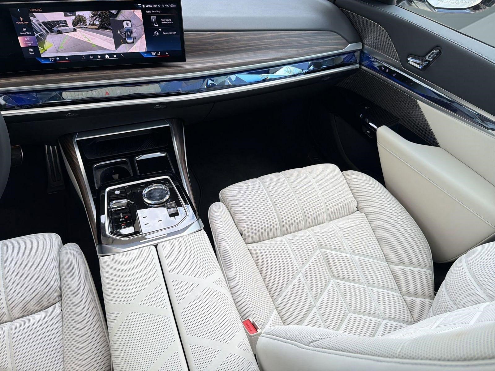Used 2025 BMW 760i xDrive AWD/4WD image 29