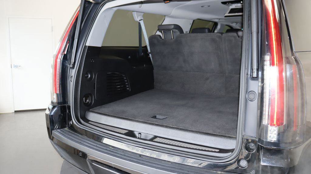 Used 2018 Cadillac Escalade ESV Premium Luxury AWD/4WD image 25