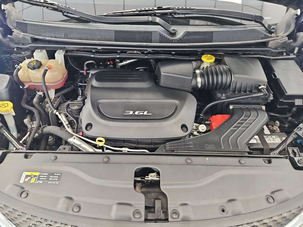 Used 2017 Chrysler Pacifica Touring-L FWD image 31